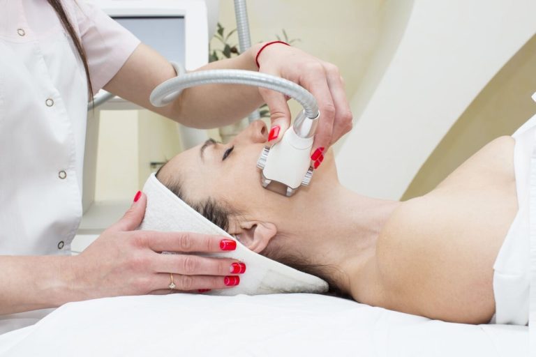 W Jaki Sposob Przeprowadza Sie Zabieg Farbowania Po Raz Pierwszy Jakie zabiegi przeprowadza się w gabinecie kosmetycznym? | Nurt Wiedzy