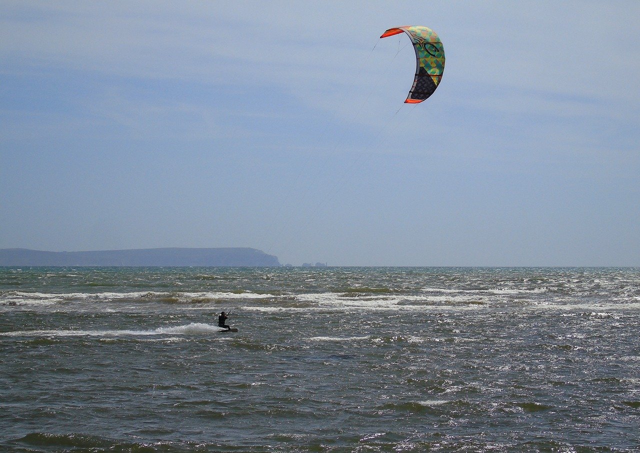Jak się nauczyć od podstaw kitesurfingu?