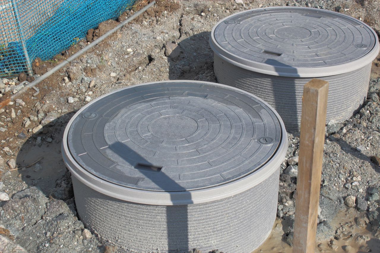 Dlaczego warto kupić i zamontować szambo betonowe?