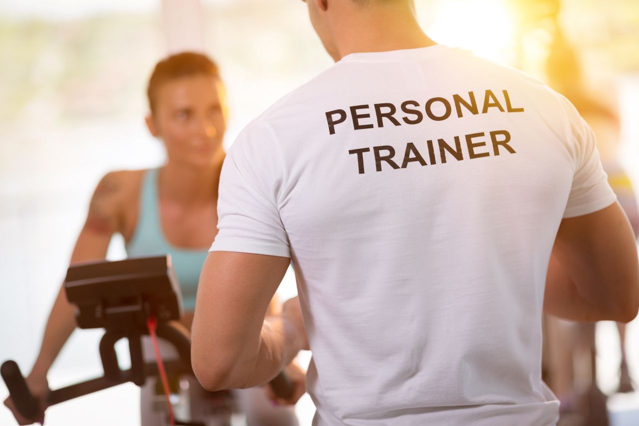 Czy pomoc trenera personalnego w ćwiczeniach daje lepsze rezultaty?