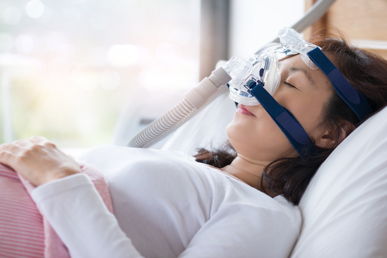 Jaką specjalistyczną aparaturę stosuje się w leczeniu bezdechu sennego?
